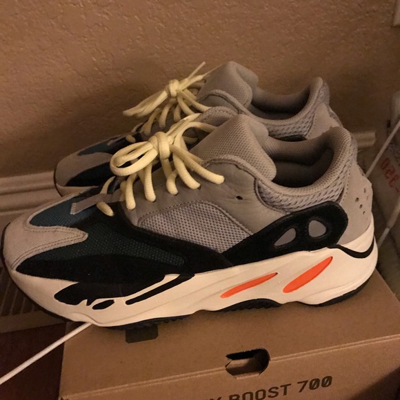 yeezy 700 wave runner size 8.5